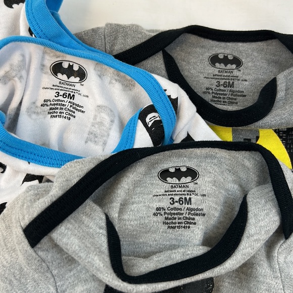Batman 3 Onesie & 2 Bandana Bib Bundle Size 3-6 Months - Picture 8 of 9